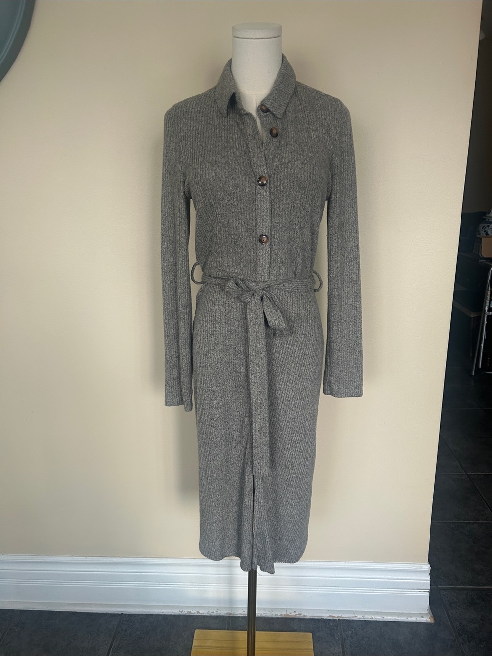 MONTEAU Los Angeles Gray Knit Button-Up Belted Midi Dress size large - Picture 4 of 9